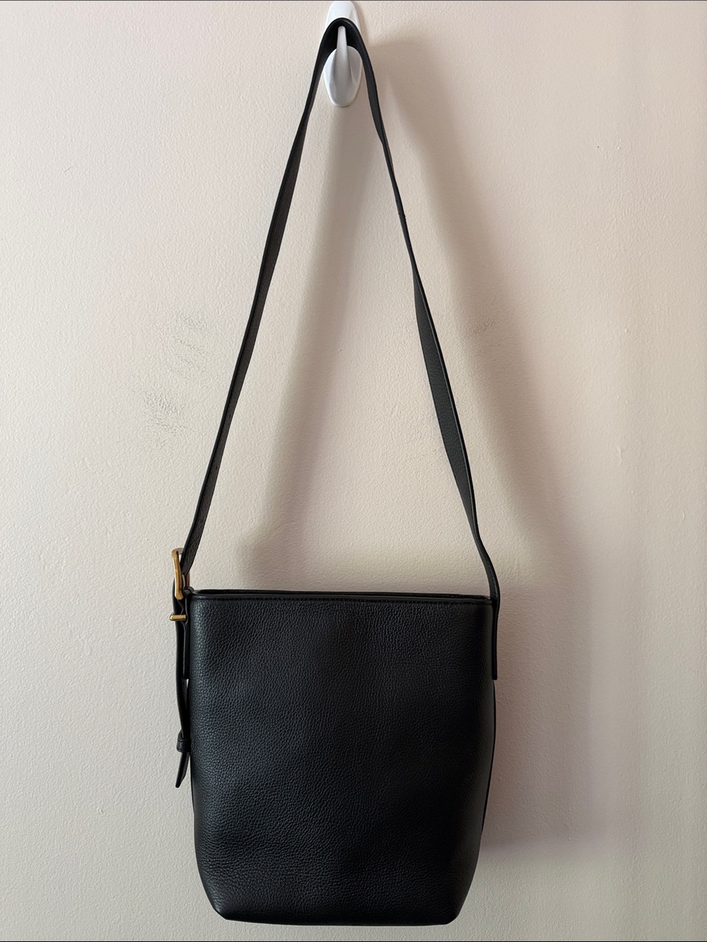 Quince Italian Leather Bucket Crossbody - Picture 2 of 9